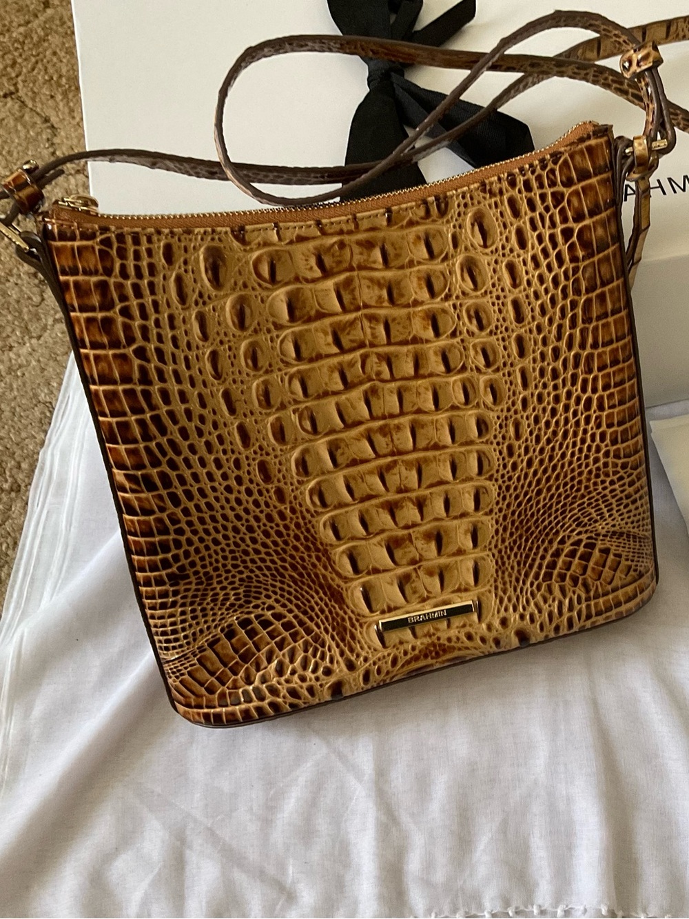 EUC Beautiful Brahmin Katie Toasted Almond Croc-Embossed Crossbody!